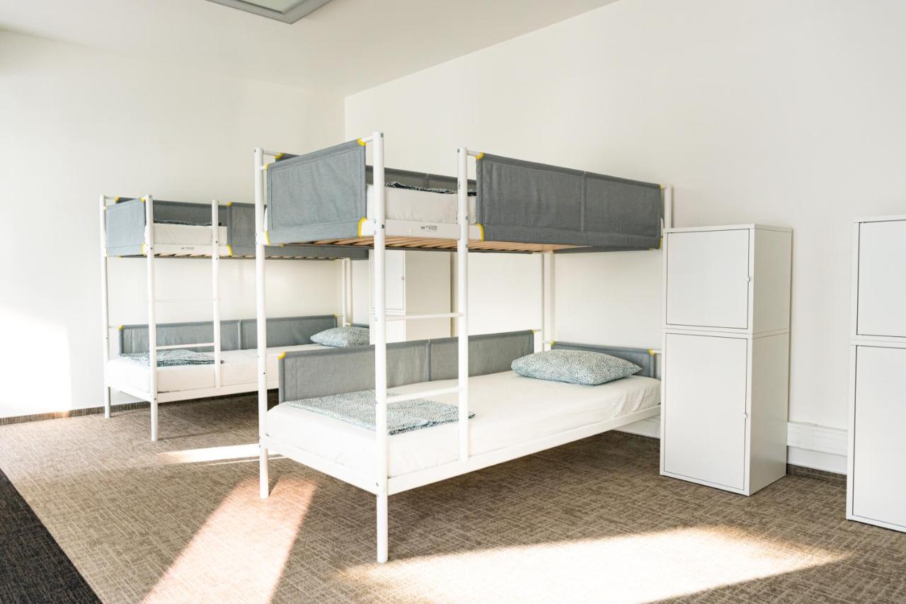 Posto Letto in Dormitorio Misto con 10 Letti