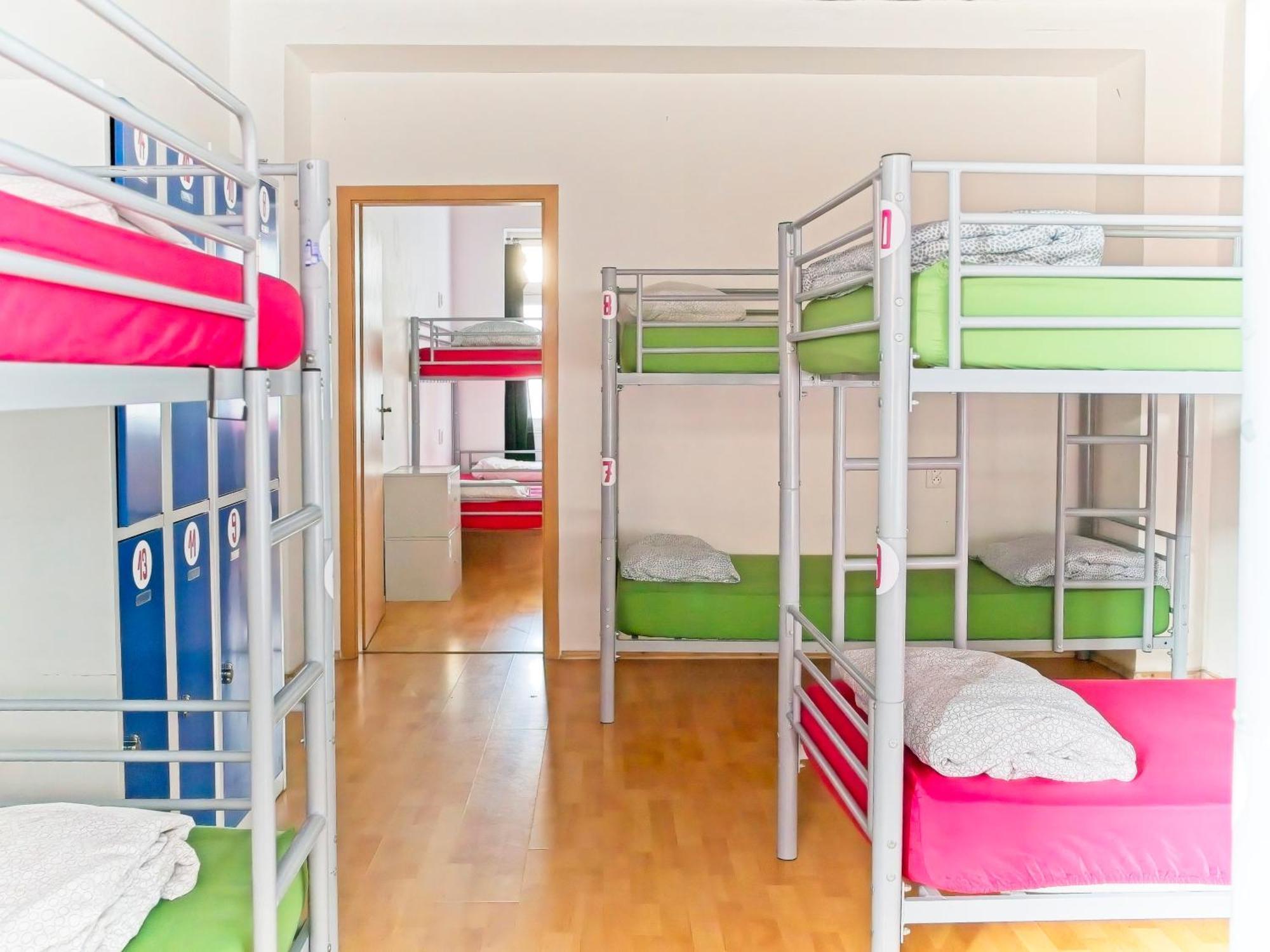 Posto letto in Dormitorio Misto con 14 Letti