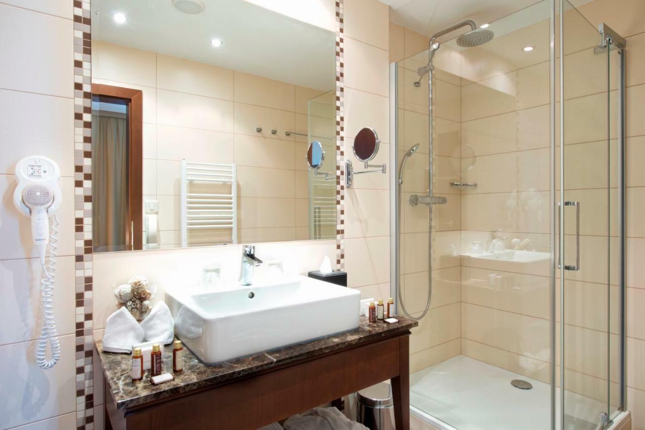 Executive Double Room with Terrace,705921310:JPEG