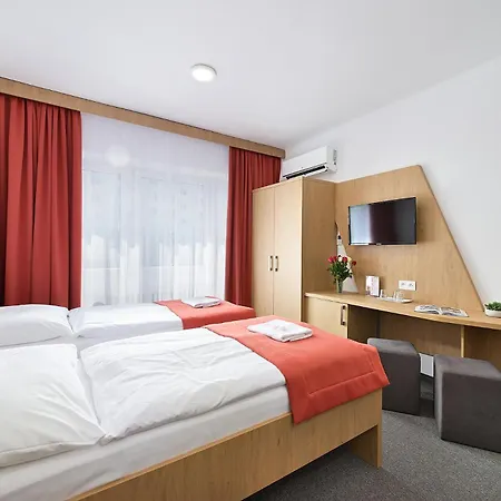 Hotel Plus-2